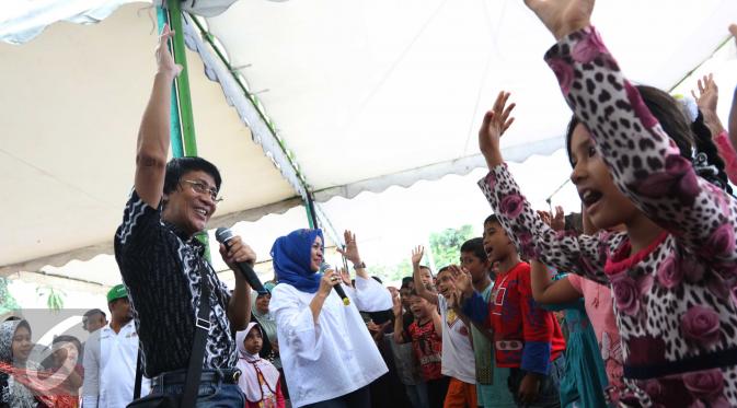 Kak Seto mengisi kegiatan "Trauma Healing" di Pidie Jaya, Aceh, Jumat (9/12). Kegiatan tersebut untuk memulihkan rasa trauma anak-anak korban gempa bumi di Pidie Jaya. (Liputan6.com/Angga Yuniar)