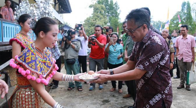 Komponen masyarakat berkolaborasi menghelat gawai akhir tahun di Kecamatan Batang Lupar, Kabupaten Kapuas Hulu, Kalimantan Barat. (foto milik: WWF-Indonesia Program Kalbar )