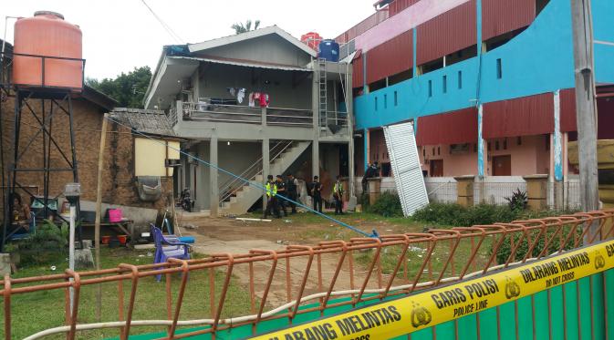 Rumah kos terduga teroris di Bekasi. (Liputan6.com/Nanda Perdana Putra)
