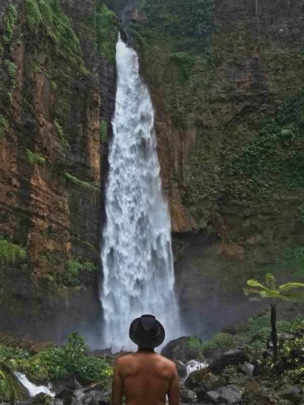 Air Terjun Kapas Biru, Lumajang, Jawa Timur. (bendottetapsemangat/Instagram)