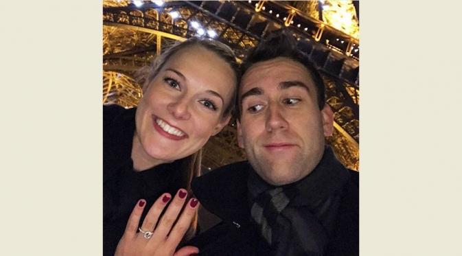 Bintang Harry Potter, Matthew Lewis, bertunangan dengan sang kekasih (Foto: Instagram Angela Jones)