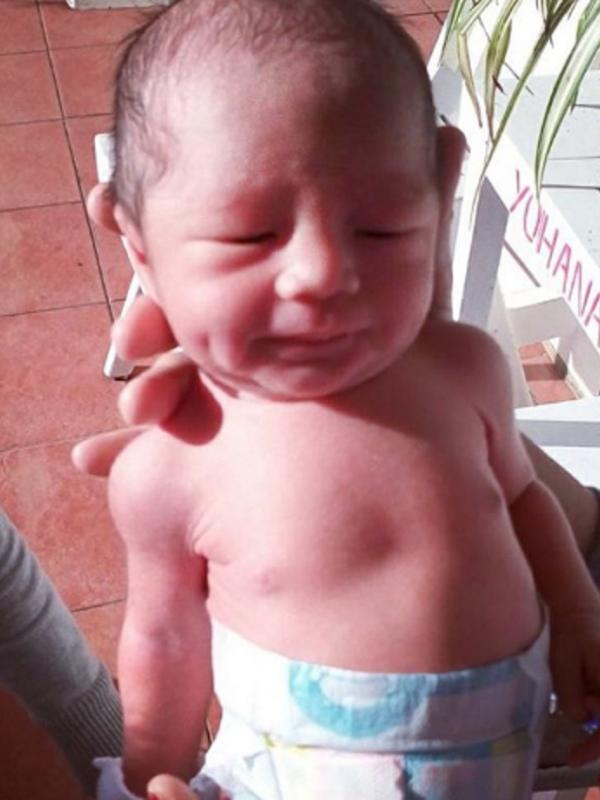 Angel Karamoy unggah foto bayi laki-laki. (Instagram/realangelkaramoy)