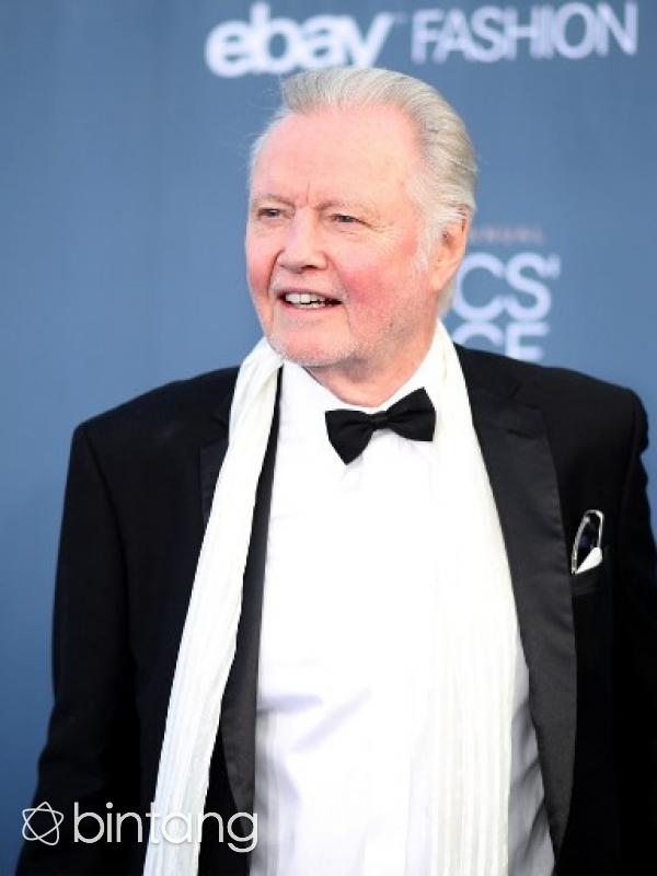 Jon Voight, ayah Angelina Jolie angkat bicara tentang rencana Natalnya dengan anak Angelina Jolie dan Brad Pitt. (AFP/Bintang.com)