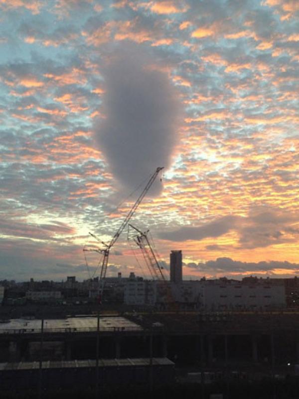 Penampakan awan bulat di langit Jepang. (Via: boredpanda.com)