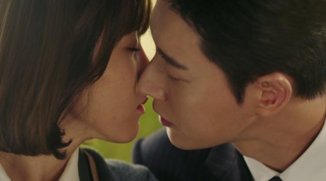 Lee Cho Hee dan Park Hae Jin di Seven First Kisses. (via YouTube)