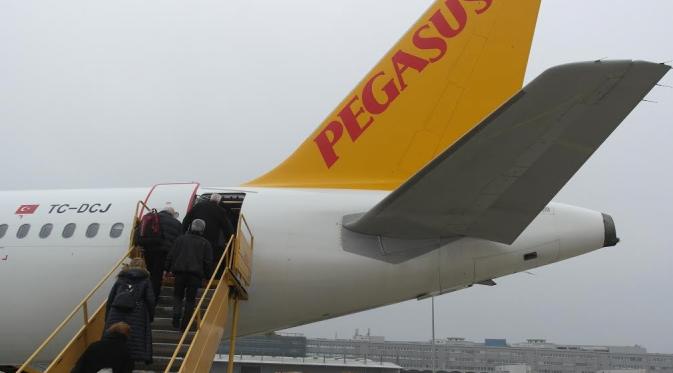 Pesawat Pegasus Airlines di bandara Sabiha Gokchen, Istanbul, Turki. (Liputan6.com/Reza Khomaini)