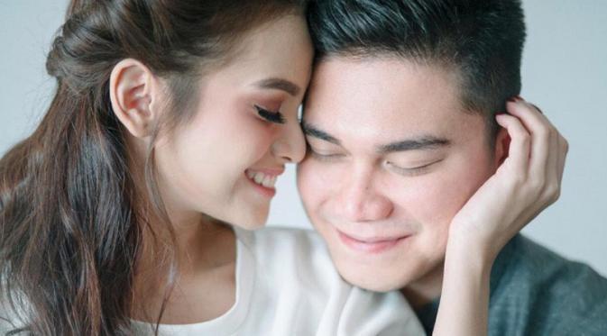 Tips agar LDR-mu langgeng sampai nikah seperti Acha Septriasa dan Vicky Kharisma. (Foto: instagram.com/septriasaacha