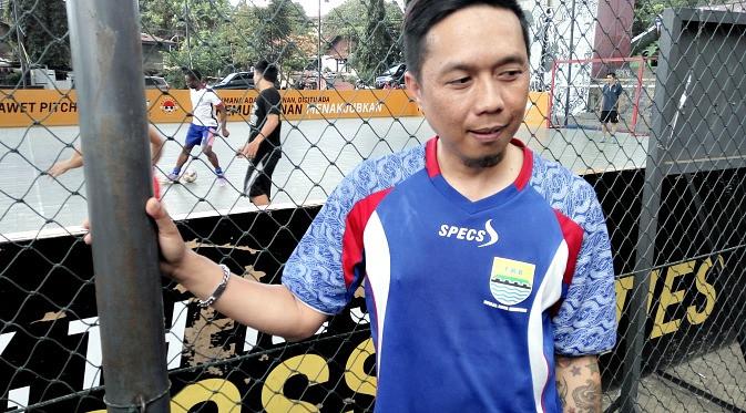 Bogim memberikan informasi HIV positif melalui media sepak bola (Foto: Liputan6.com/Fitri Haryanti Harsono)