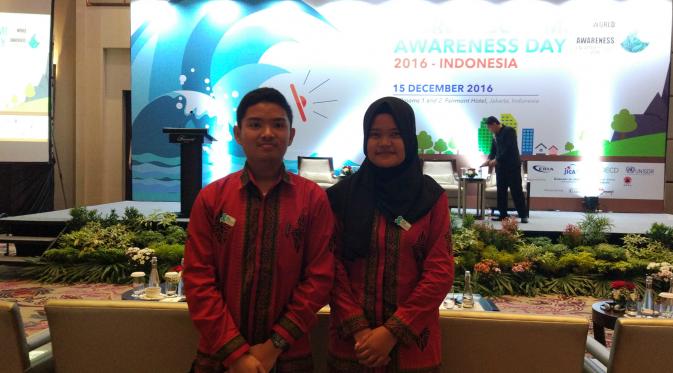 Muhammad Haikal Razi (kiri) dan Wika Andriani dalam World Tsunami Awareness Day Symposium di Jakarta (Liputan6.com/Citra Dewi)