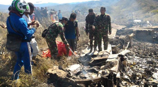 Puing pesawat Hercules TNI yang jatuh di Wamena (foto: Istimewa)