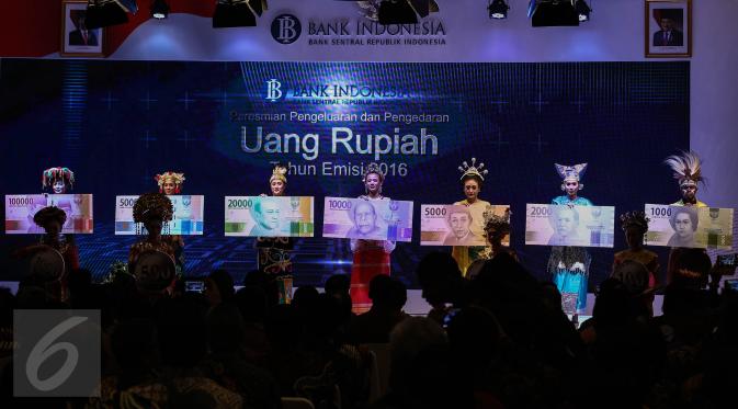 Sejumlah uang rupiah kertas yang baru dikeluarkan Bank Indonesia (BI) di Jakarta, Senin (19/12). Uang Rupiah kertas yang diterbitkan mulai dari Rp100.000, Rp50.0000, Rp20.000, Rp10.000, Rp5.000, Rp2.000, dan Rp1.000. (Liputan6.com/Faizal Fanani)