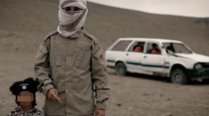 Detik-detik seorang bocah bernama Isa Dare meledakkan mobil berisi tiga tawanan ISIS 