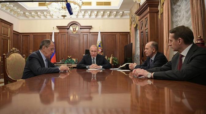 Presiden Vladimir Putin rapat setelah Dubes Rusia untuk Turki Ditembak. (Kremlin.ru)