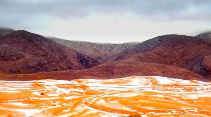 Salju turun di utara Sahara, menutupi gundukan pasir di gurun paling tandus di muka Bumi tersebut (News.com.au)