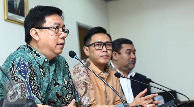 Eko Patrio memberikan keterangan pers bersama Dewan Pers terkait pemberitaan tidak benar tentang Eko Patrio, Jakarta, Rabu (21/12). (Liputan6.com/Herman Zakharia)