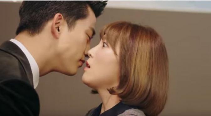 Lee Cho Hee menolak ciuman Taecyeon di 7 First Kisses. (Via: Youtube.com)