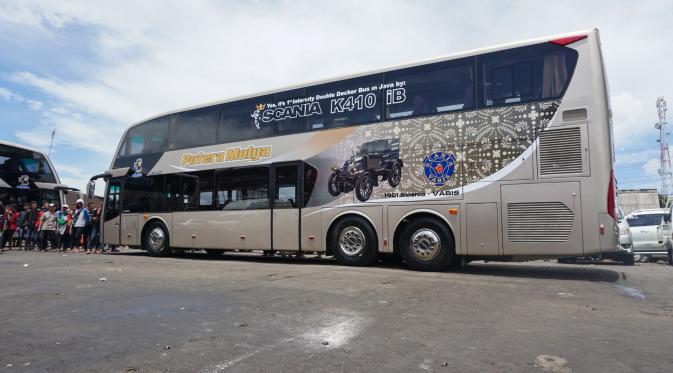 Bus tingkat telolet rute Wonogiri - Solo - Jakarta. (Liputan6.com/Fajar Abrori)
