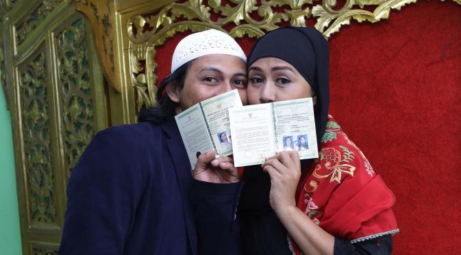 Ria Irawan menikah di KUA Cilandak Jakarta Selatan