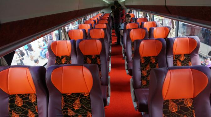 Tempat duduk di First Executive Class Bus Tingkat Telolet yang nyaman. (Liputan6.com/Fajar Abrori)