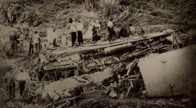 Kereta menuju Auckland, Selandia Baru mengalami celaka pada 24 Desember 1953