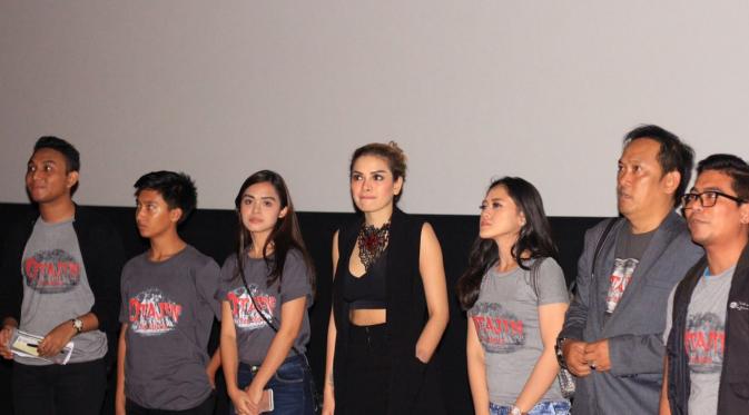 Nikita Mirzani saat premiere film Otajin di Gorontalo. (Istimewa)