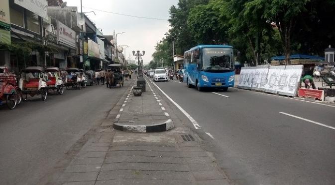 Bus Wisata di Yogya Dilarang Parkir Pinggir Jalan