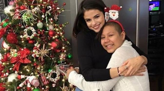 Selena Gomez mengunjungi rumah sakit anak di Texas saat Natal. (foto: instagram/cookchildrensclz)
