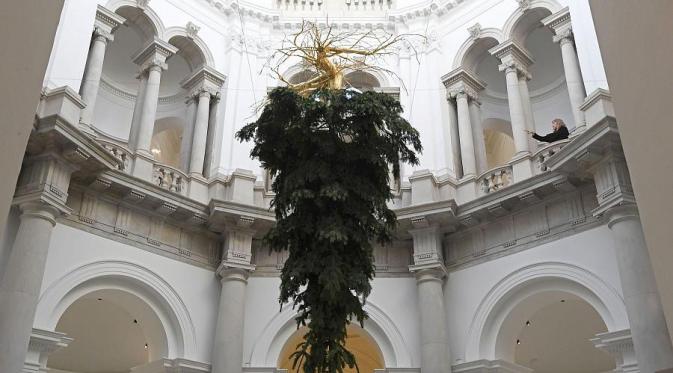 Pohon natal terbalik – Inggris (foto : euronews.com)