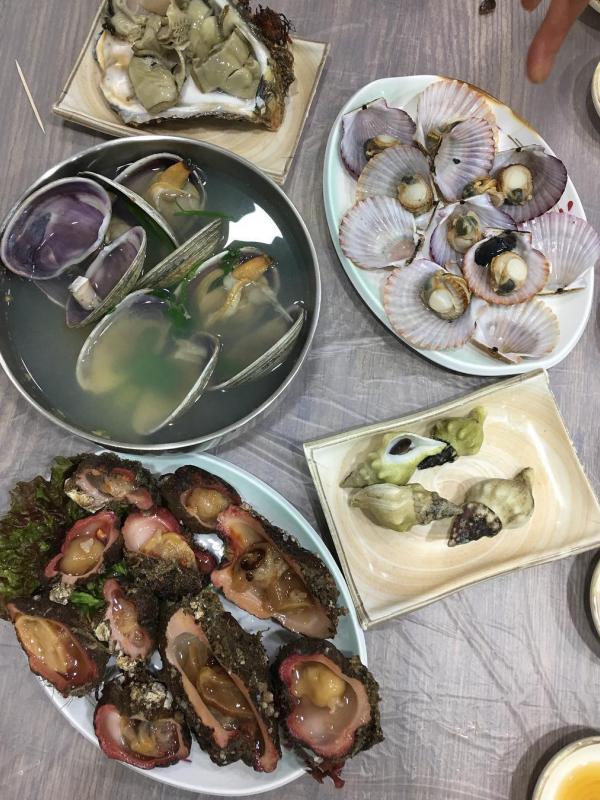 Hidangan laut di Geoje, Korea Selatan. (carens99/Instagram)