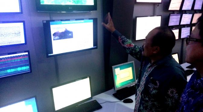 Balai Penyelidikan dan Pengembangan Teknologi Kebencanaan Geologi (BPPTKG) Yogyakarta memantau aktivitas vulkanik Gunung Merapi. (Liputan6.com/Yanuar H)
