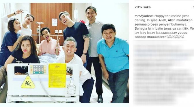 Julia Perez dijenguk Ayu Dewi, Luna Maya, dan Edric Tjandra (Foto:Instagram)