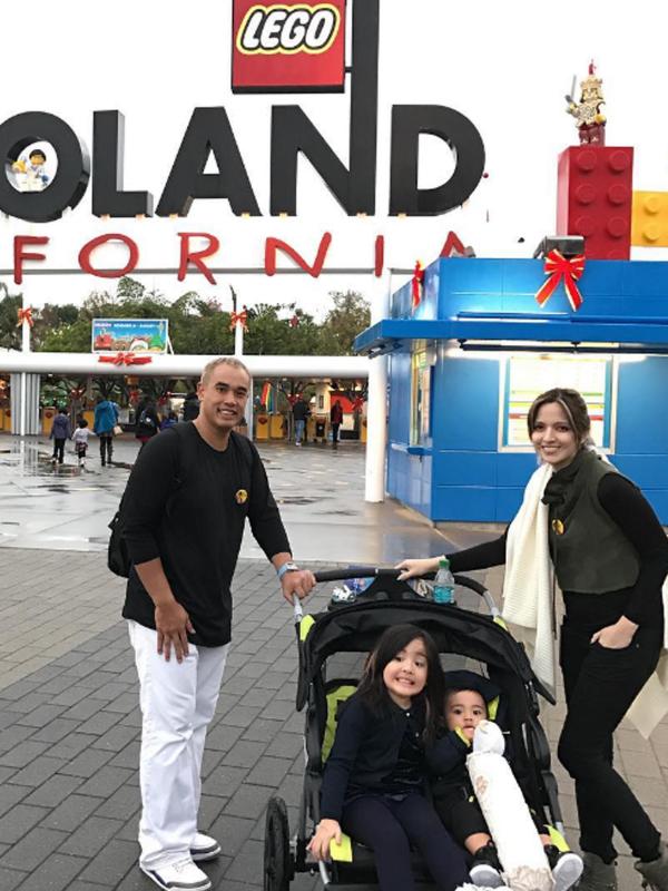 Nia Ramadhani dan Ardi Bakrie memilih berlibur ke Amerika Serikat bersama kedua anaknya. (Instagram)