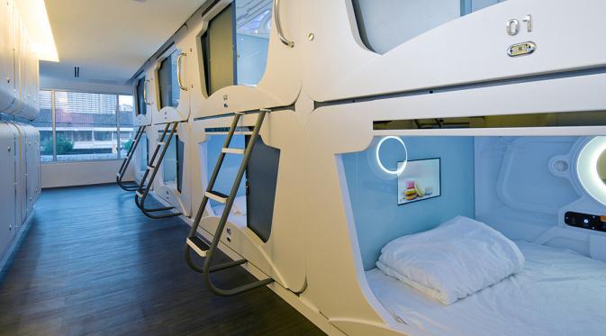 Hotel M Cube Capsule ini terinspirasi oleh kabin yang ada di Keretapi Tanah Melayu Sleeper Coach (mqube.com.my)