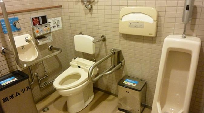 Toilet di Bandara Narita, Tokyo, Jepang. foto: annathered.com 
