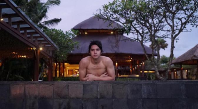 Al Ghazali saat berlibur di Bali. (Instagram/maiaestiantyreal)