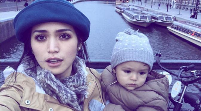 Jessica Iskandar dan sang putra, El Barack Alexander. (Instagram)