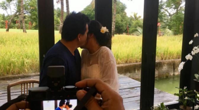 Wong Aksan menikah di Bali. (Instagram/djenarmaesaayu)