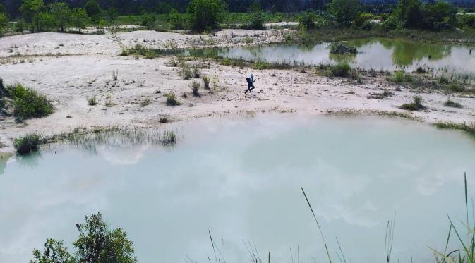 Danau Biru Singkawang, Singkawang, Kalimantan Barat. (ichoo21/Instagram)