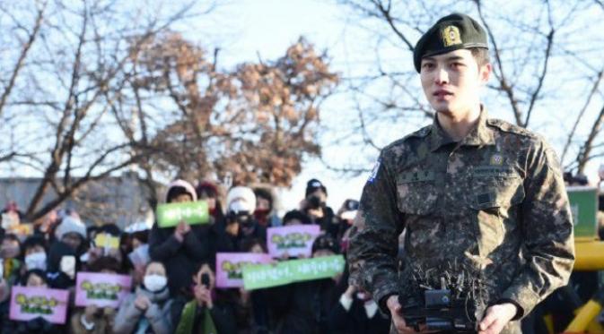 Jaejong telah menyelesaikan wajib militernya. (via. Koreaboo)