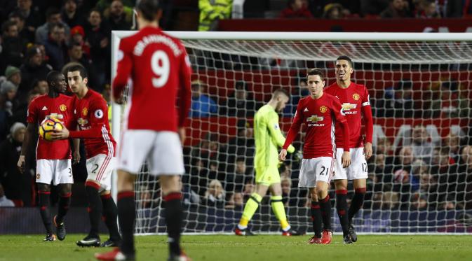 Ekspresi kekecewaan para pemain Manchester United (MU) usai gawang David De Gea dijebol Middlesbrough. (Reuters/Jason Cairnduff)