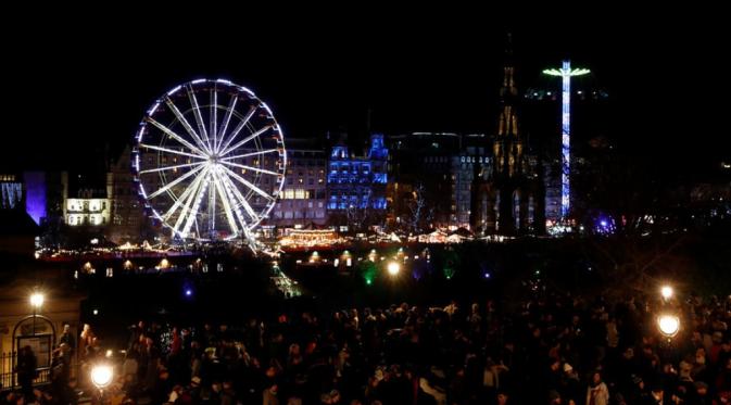 Foto malam tahun baru 2017 di Edinburgh, Skotlandia. (Foto: marketwatch.com)