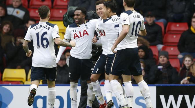 Para pemain Tottenham Hotspur merayakan gol Delle Alli ke gawang Watford pada pekan ke-19 Liga Inggris 2016/2017. (Reuters / Paul Childs)