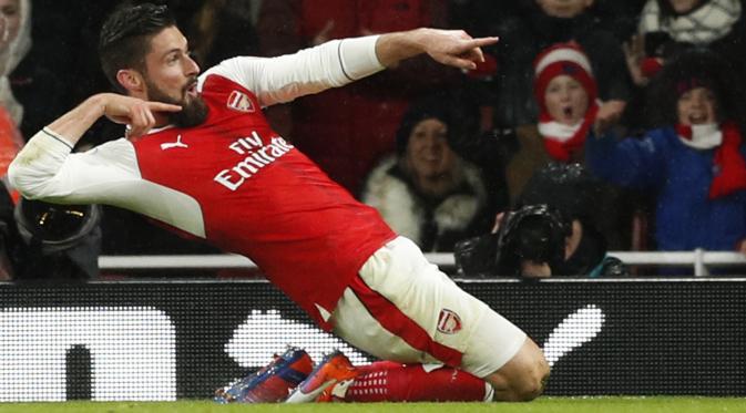 Selebrasi striker Arsenal, Olivier Giroud usai mencetak gol kalajengking. (Reuters / John Sibley)