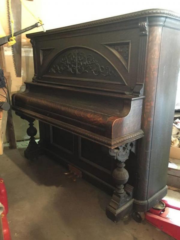 Ini dia penampakan piano dari tahun 1907 yang disulap jadi mewah. (Via: boredpanda.com)