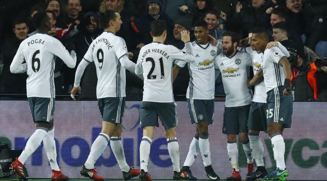 Pemain MU merayakan gol Juan Mata ke gawang West Ham United. (Reuters / Eddie Keogh)