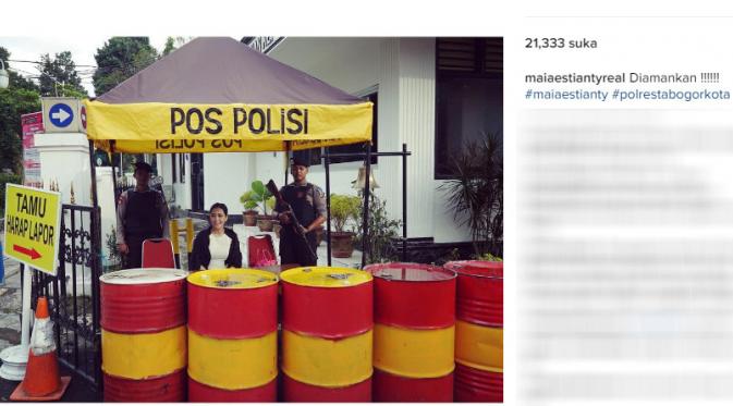 Maia Estianty bersama dua polisi bersenjata (Foto: Instagram)