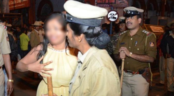 Wanita yang mengaku menjadi korban pelecehan massal. (Bangalore Mirror)