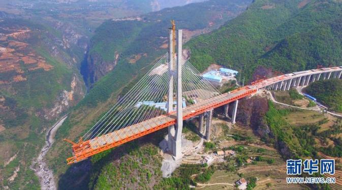 Jembatan Beipanjiang disebut sebagai jembatan tertinggi di dunia. Berani melintas? (Via: highestbridges.com)