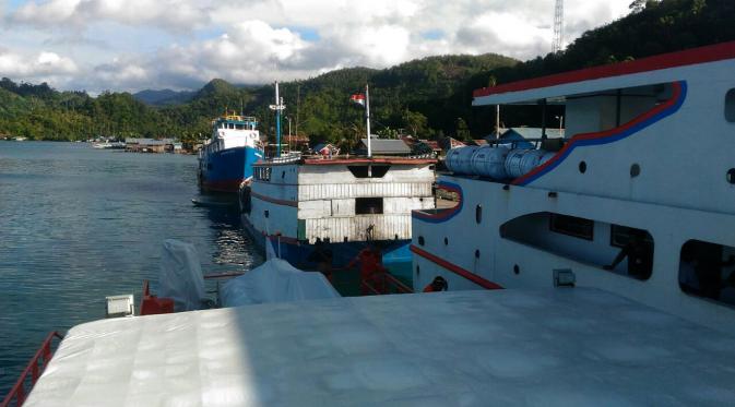 Cuaca buruk mengancam pelayaran di perairan Maluku Utara. (Liputan6.co/Hairil Hiar)
