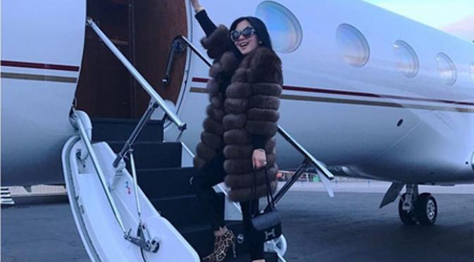 Penyanyi Syahrini mengisi libur akhir tahun kali ini dengan mengunjungi beberapa negara di Eropa dan Amerika. Beberapa foto dan video dibagikan ke media sosialnya. "Bye Bye Las Vegas See u On June !!" tulisnya. (Instagram/princessyahrini)